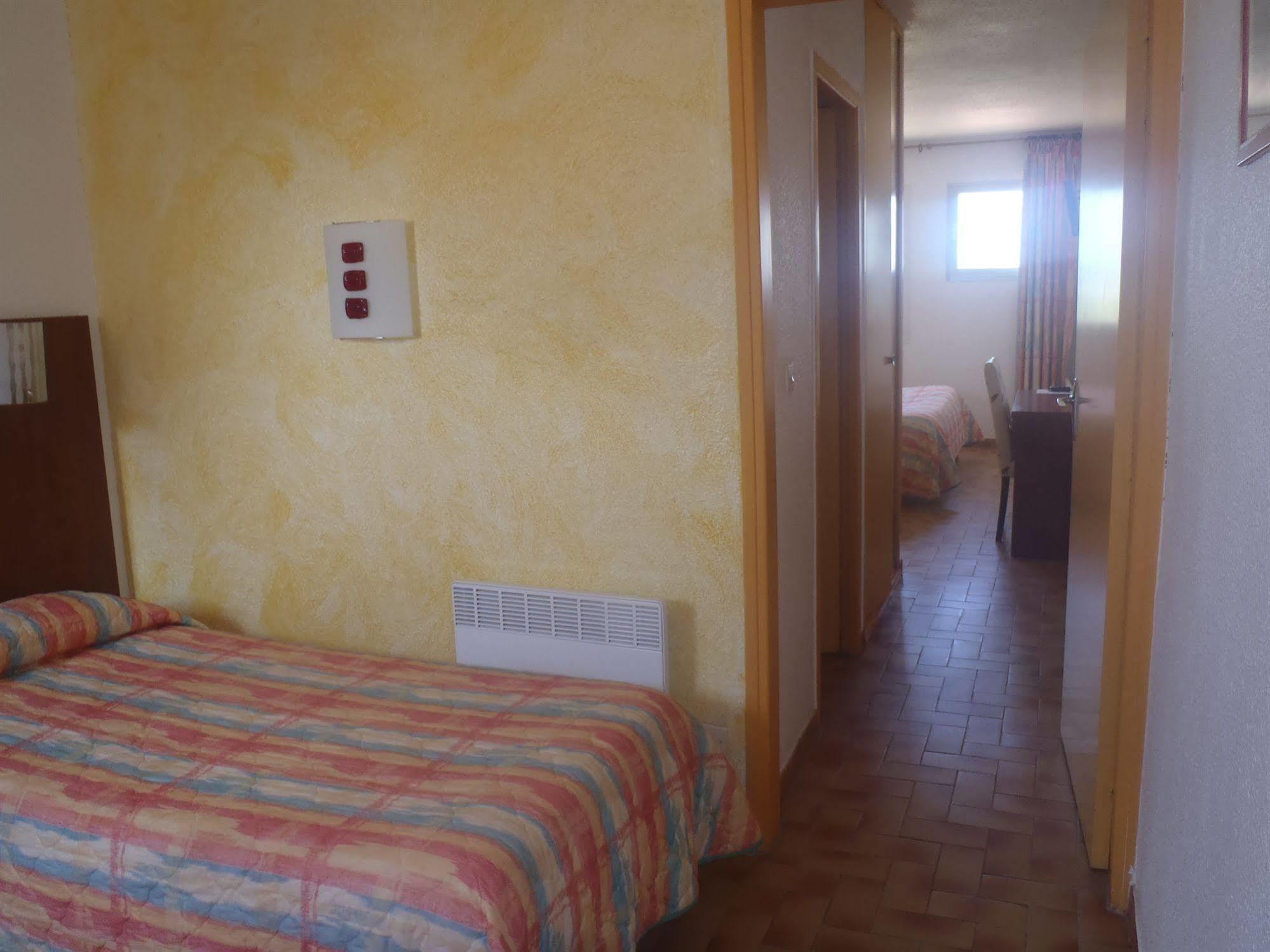 Hotel Les Dunes Marseillan  Buitenkant foto