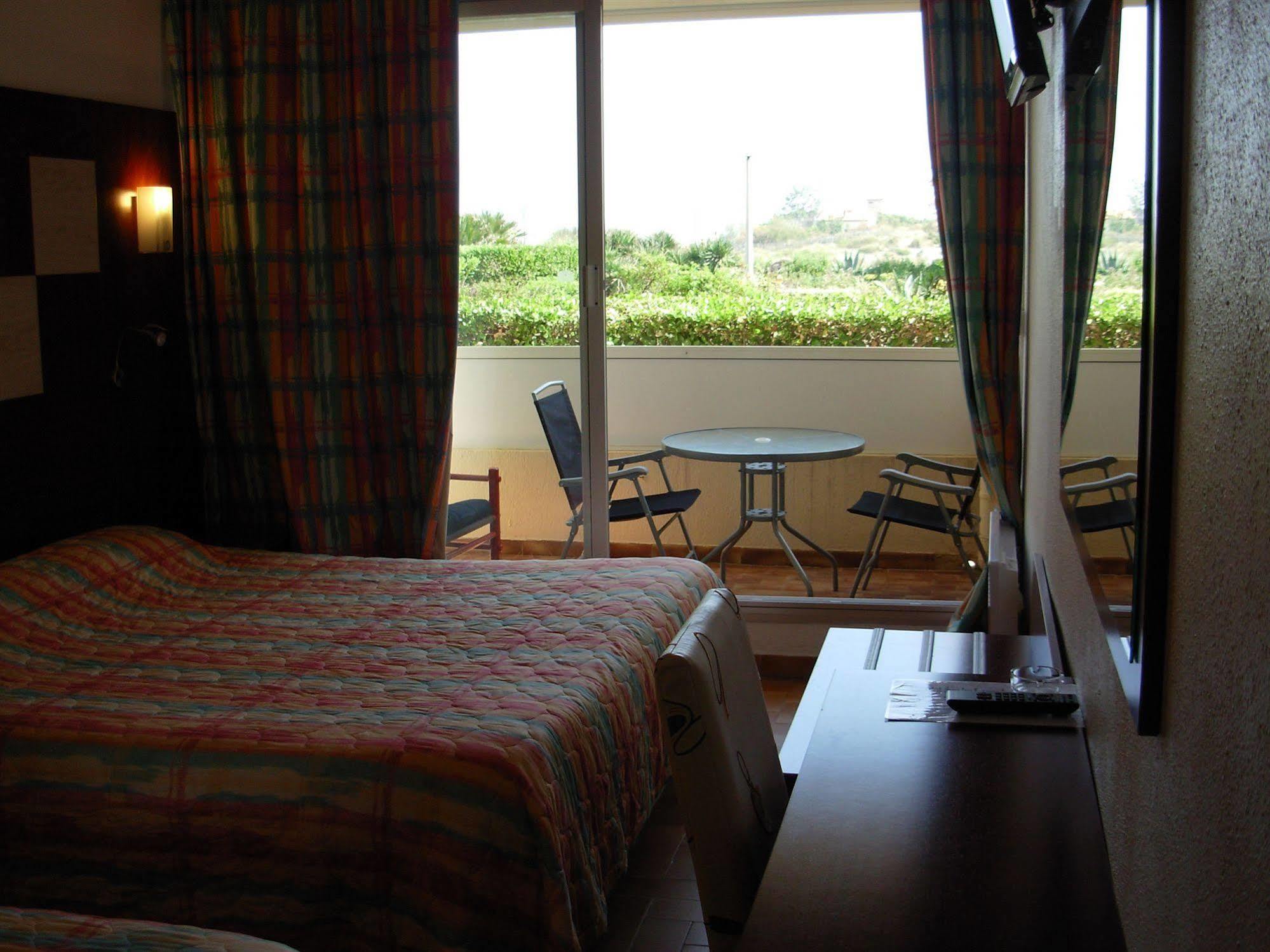 Hotel Les Dunes Marseillan  Buitenkant foto